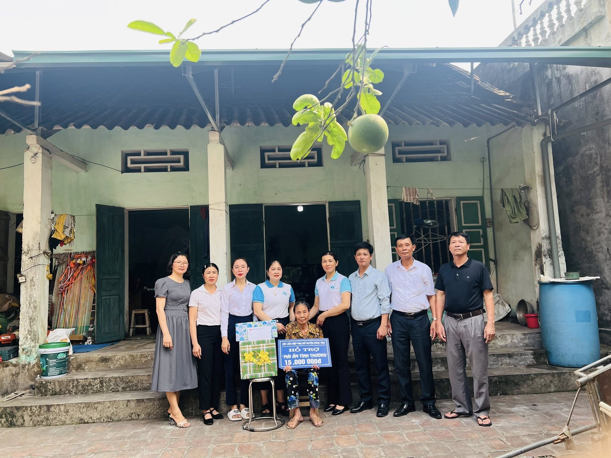 TRAO HỖ TRỢ SỬA NHÀ “MÁI ẤM TÌNH THƯƠNG”